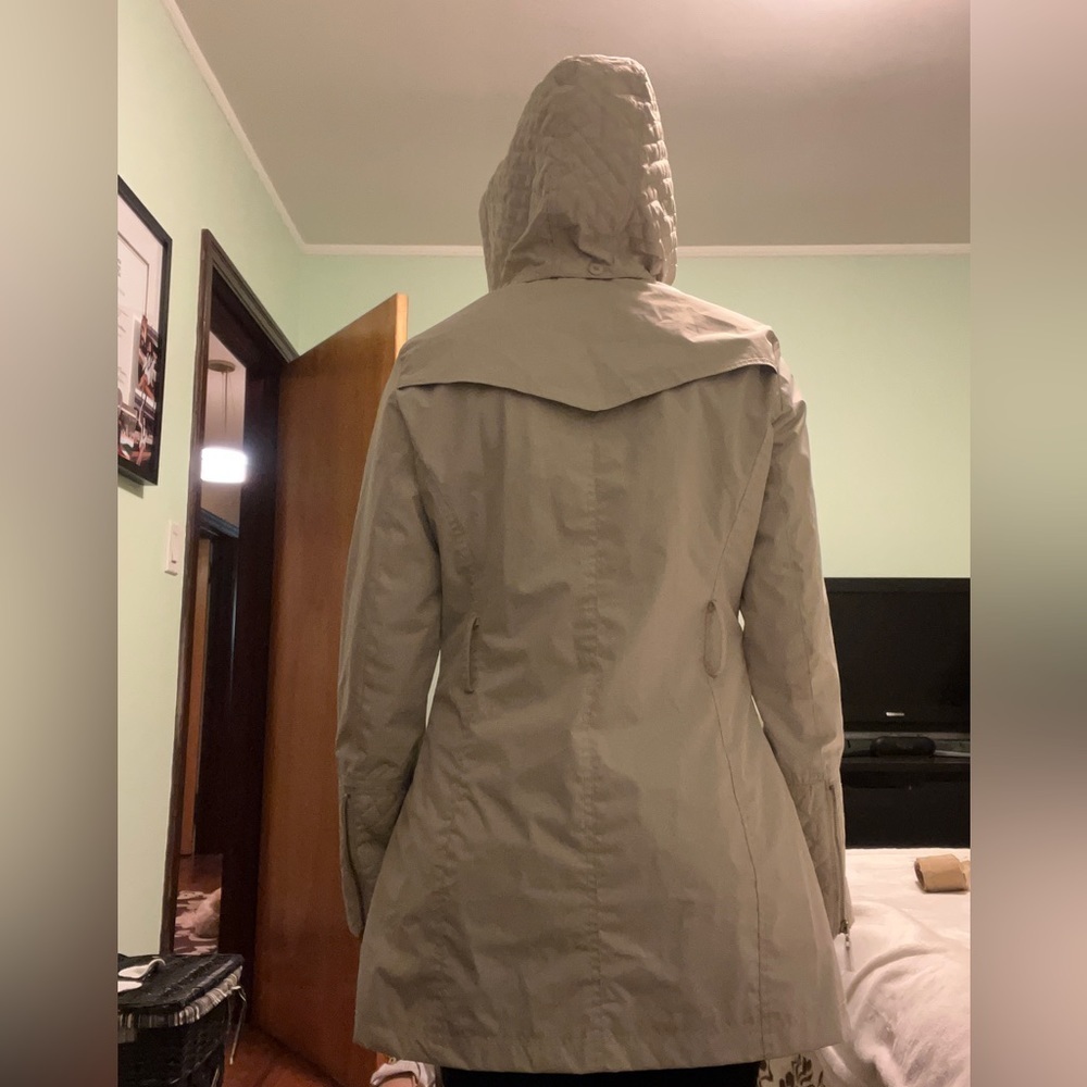 Suzy Shier Rain Coat 🧥 - Picture 5 of 15